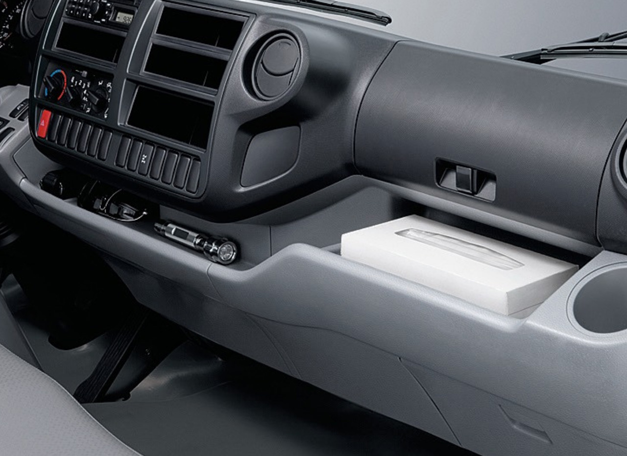 Hino 300 Series gallery image 12