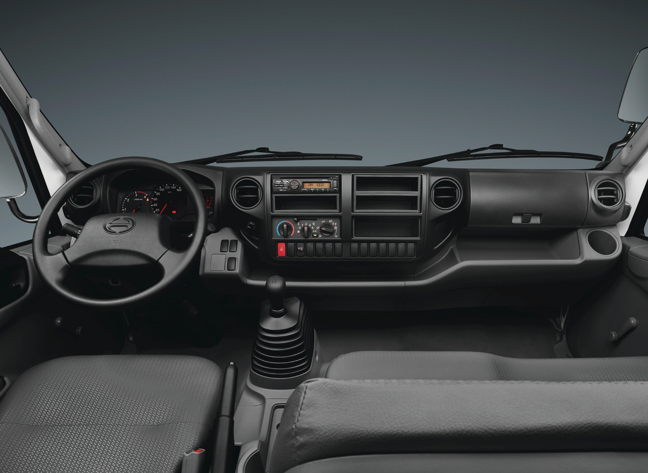 Hino 300 Series gallery image 16